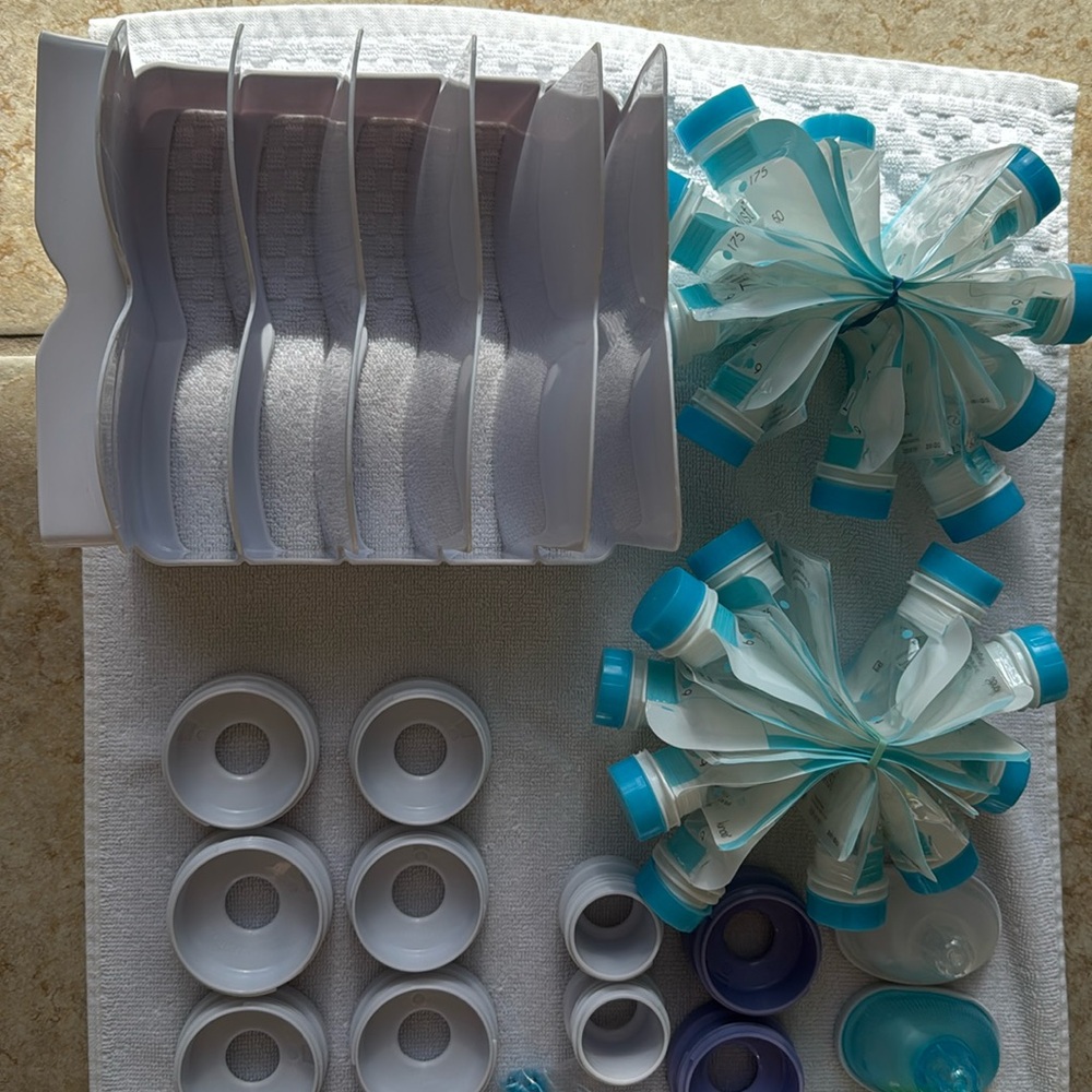 NWOT Kiinde Twist Breastfeeding Baby Bottle Feeding Gift Set - Picture 3 of 4